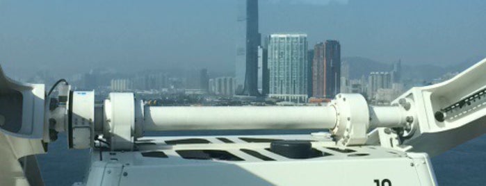 The Hong Kong Observation Wheel is one of Lugares favoritos de Robert.