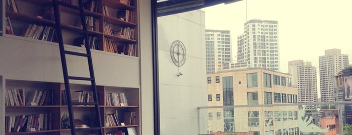 Cafe Sky & Library is one of SEOUL 반포+방배.