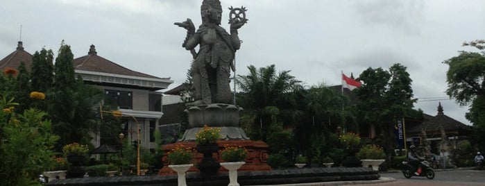Patung Catur Muka is one of Tempat yang Disukai Ronald.