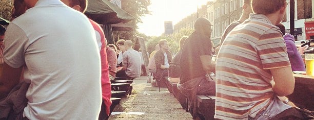 The Alwyne Castle is one of London Pubs.