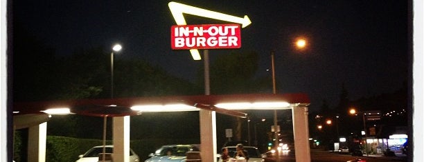 In-N-Out Burger is one of Tempat yang Disukai Christine.