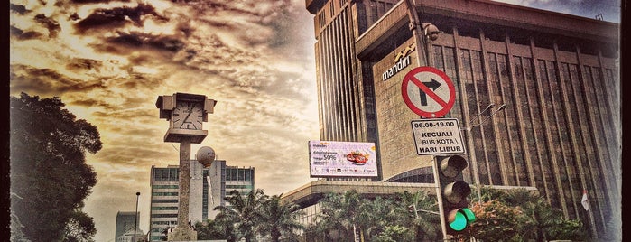 Perempatan Lampu Merah Bank Indonesia is one of Street.