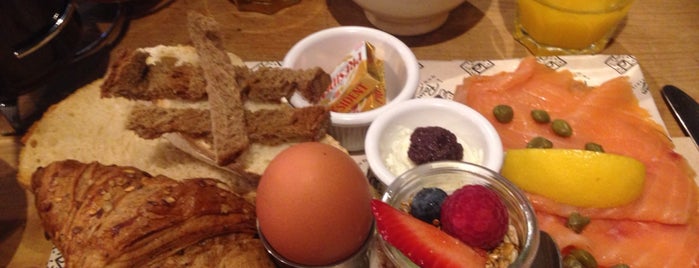 Le Pain Quotidien is one of Breakfast and nice cafes in Barcelona.