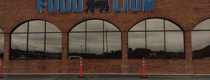 Food Lion Grocery Store is one of Tempat yang Disukai Ed.