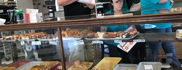 Daviss Donuts is one of Orte, die huskyboi gefallen.