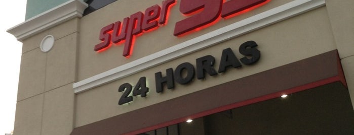 Super 99 is one of Lugares favoritos de Vee.