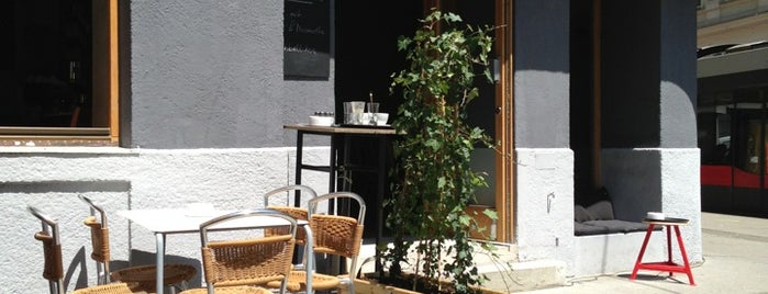 Cafe Menta is one of Lugares favoritos de Anouk.