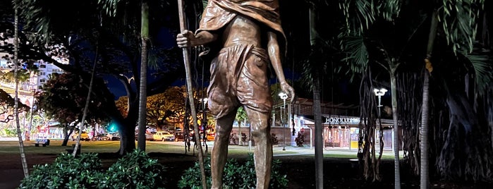 Gandhi Statue in front of Zoo is one of Hawaii vacation.