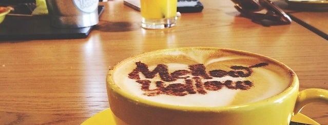 Mellow Yellow Bakeshop & Cafe is one of Posti che sono piaciuti a Amna.