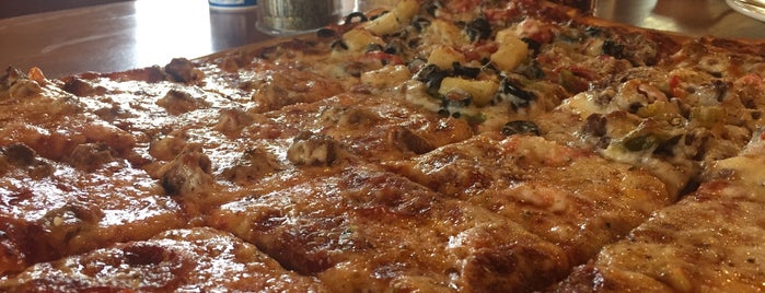 Brama La Pizza is one of Lugares favoritos de Spencer.
