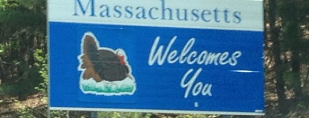 Connecticut / Massachusetts State Line is one of Lugares favoritos de Lindsaye.