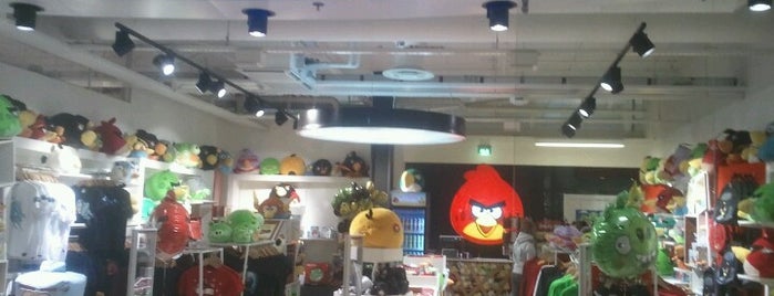 Angry Birds Shop is one of สถานที่ที่ Minna ถูกใจ.