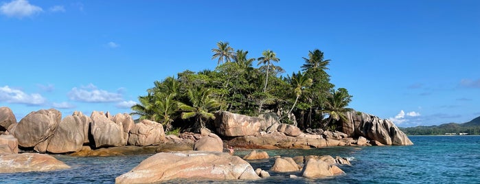 St. Pierre Islet is one of Сейшелы.