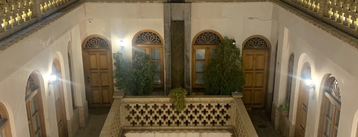Ghasr Monshi Hotel | هتل قصر منشی is one of Isfahan.