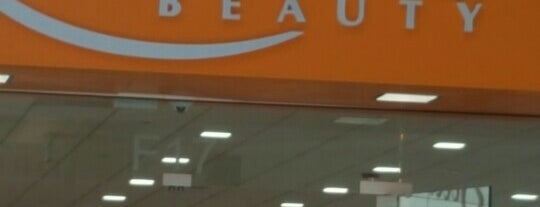 Ulta Beauty is one of Rebecaさんのお気に入りスポット.