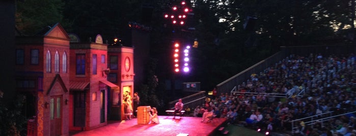 Delacorte Theater is one of Miaさんのお気に入りスポット.