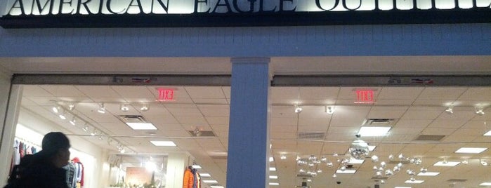 American Eagle Outlet is one of Orte, die Andy gefallen.