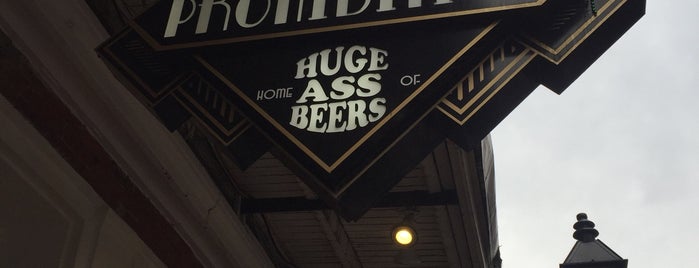 HUGE ASS BEERS is one of Rozanneさんのお気に入りスポット.