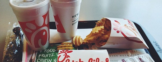 Chick-fil-A is one of Lugares favoritos de Erica.