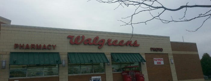 Walgreens is one of Orte, die 🖤💀🖤 LiivingD3adGirl gefallen.