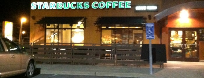 Starbucks is one of Lieux qui ont plu à Robin.