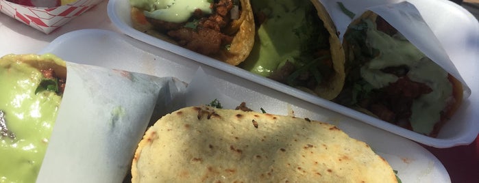 Tacos La Central is one of Locais curtidos por Yessy.