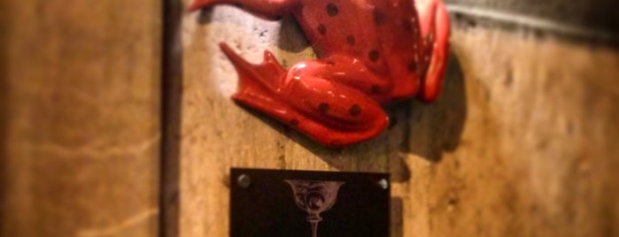 Red Frog Speakeasy Bar is one of Lisbon.