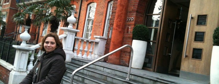 Hotel NH London Kensington is one of Lugares favoritos de Catherine.