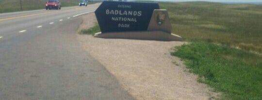 Badlands National Park is one of สถานที่ที่ Chad ถูกใจ.