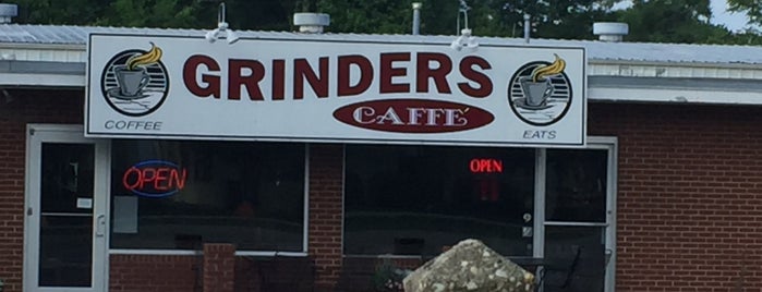Grinders Cafe is one of Lugares favoritos de Carolina.