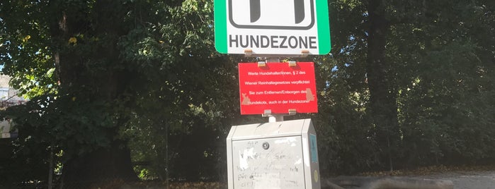 Hundezone Schönbornpark is one of Hundezonen Wien.