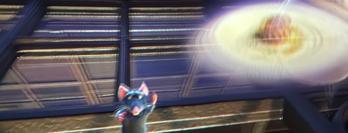 Remy's Ratatouille Adventure is one of Lugares favoritos de Lizzie.