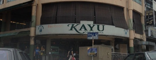 Restoran Kayu Nasi Kandar is one of Posti che sono piaciuti a Howard.