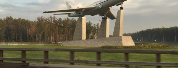 Самолет-памятник Ту-104 is one of สถานที่ที่ Igor ถูกใจ.