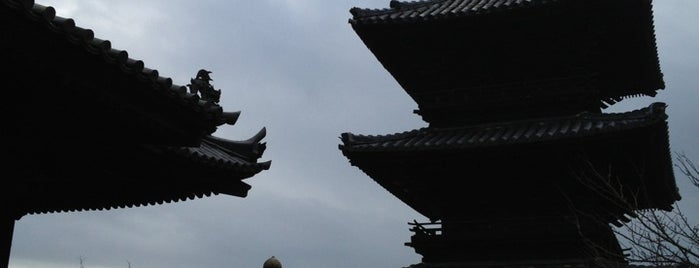 本蓮寺 is one of 三重塔 / Three-storied Pagoda in Japan.