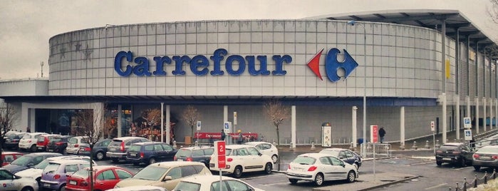 Carrefour is one of Tempat yang Disukai Andriy.