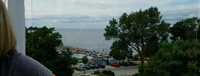 Harbor View Grill is one of Lugares favoritos de Consta.