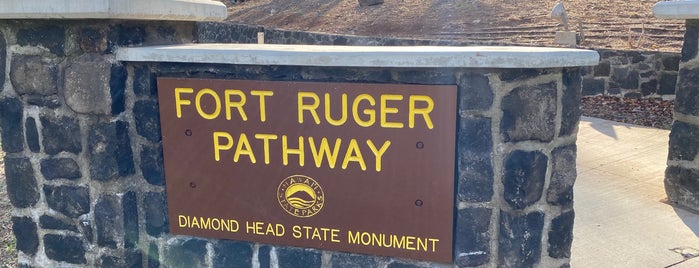 Fort Ruger Pathway is one of Harry'ın Beğendiği Mekanlar.