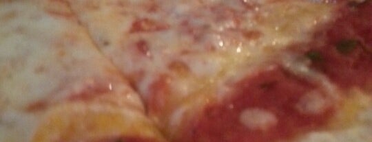 Bruno's Pizza & Subs is one of Locais salvos de CHRISTOPHER.