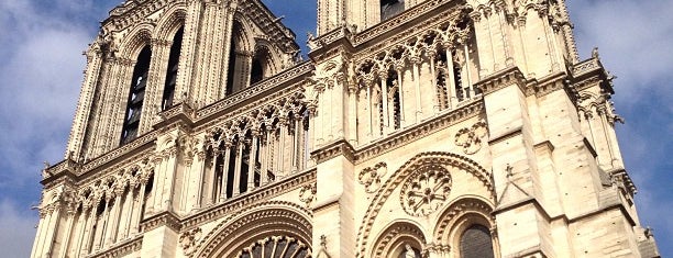 Catedral de Notre-Dame de Paris is one of Igrejas/Santuários.