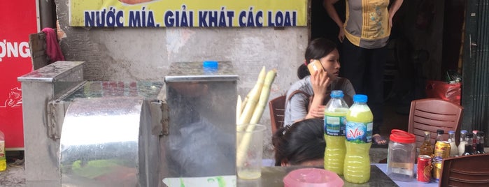 Nước mía bánh mỳ ngã 3 Nguyễn Khang & cấp 3 Yên Hoà is one of Hanoi Streetfood 2 Place I visited.