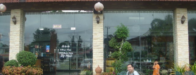 Chateau Du Laos Restaurant is one of Laos-Vientiane Place I visited.