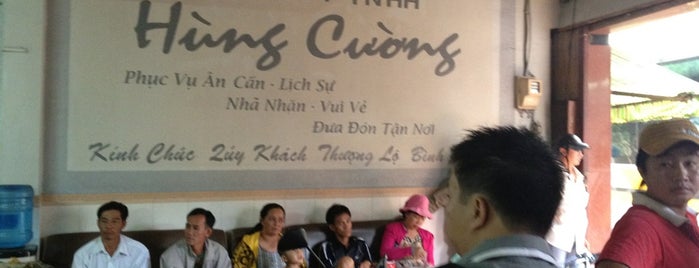 Nhà Xe Hùng Cường Chuyên Tuyến TpHCM-An Giang is one of Sai Gon Shop & Service I visited.