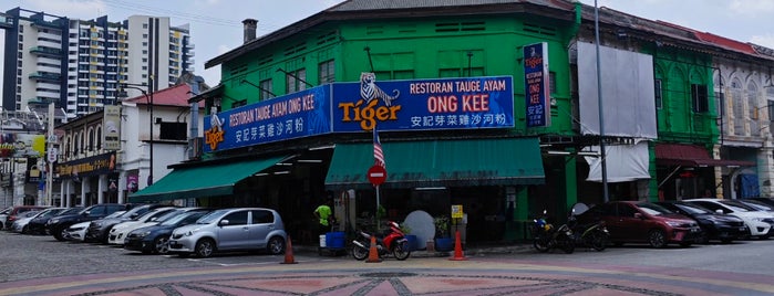 Restoran Ong Kee (安记芽菜鸡沙河粉 Tauge Ayam) is one of Jalan Jalan Ipoh Eatery.