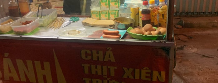 Thịt Xiên Nướng Yên Hoà is one of Hanoi Streetfood 2 Place I visited.