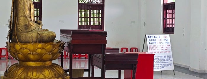 Kek Lok Si Temple (極樂寺) is one of Crystal'ın Kaydettiği Mekanlar.