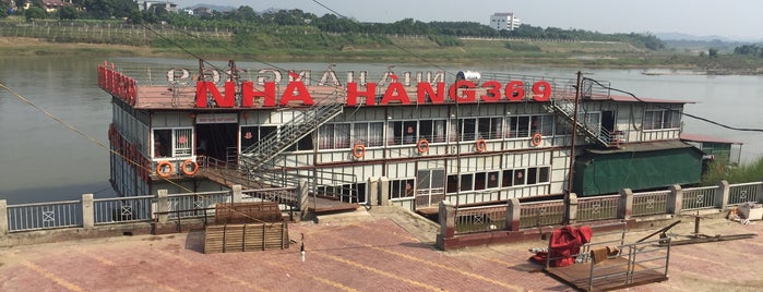 Nhà Hàng Bến Sông Xưa (369 Cũ) is one of Tuyen Quang Place I visited.