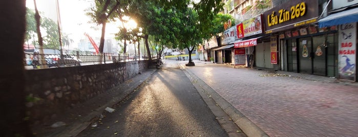 Lẩu Vịt Kim Mã is one of Eating Hà Nội.