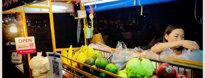 Pa Fruit Shake is one of Tempat yang Disukai Adna.