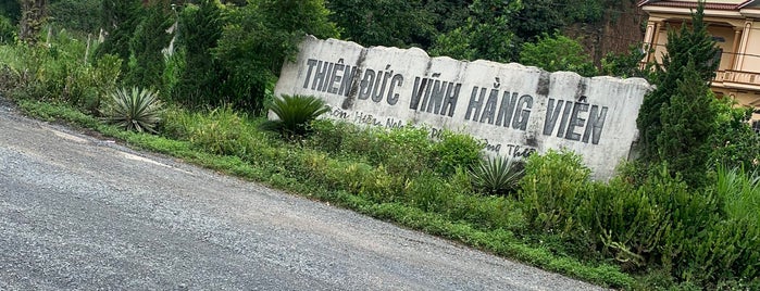 Quầy bán hoa Phù Ninh đối diện Winmart is one of Phu Tho Place I visited.